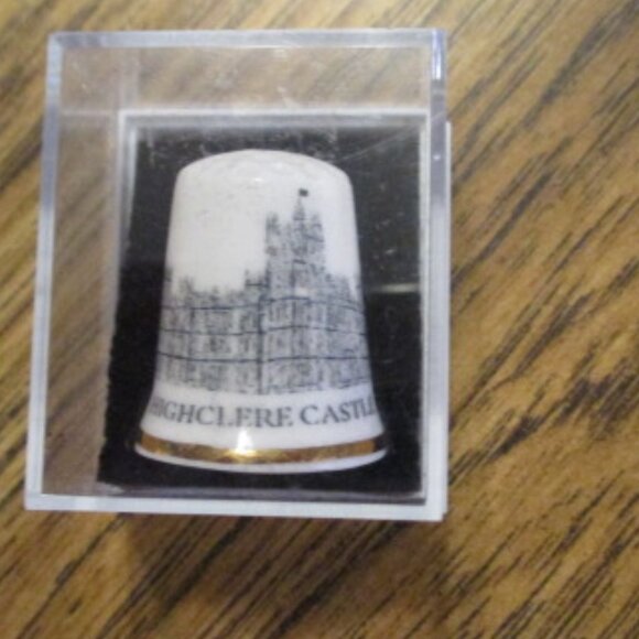 Bundle 3 for $15 - Souvenier Thimble Highclere Castle NWT - Picture 1 of 2